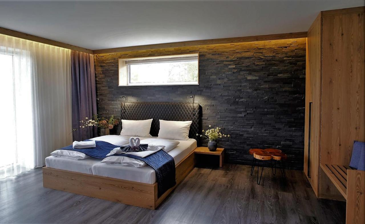 Art & Galerie Hotel Lenz Plauer See Fuenfseen Ngoại thất bức ảnh