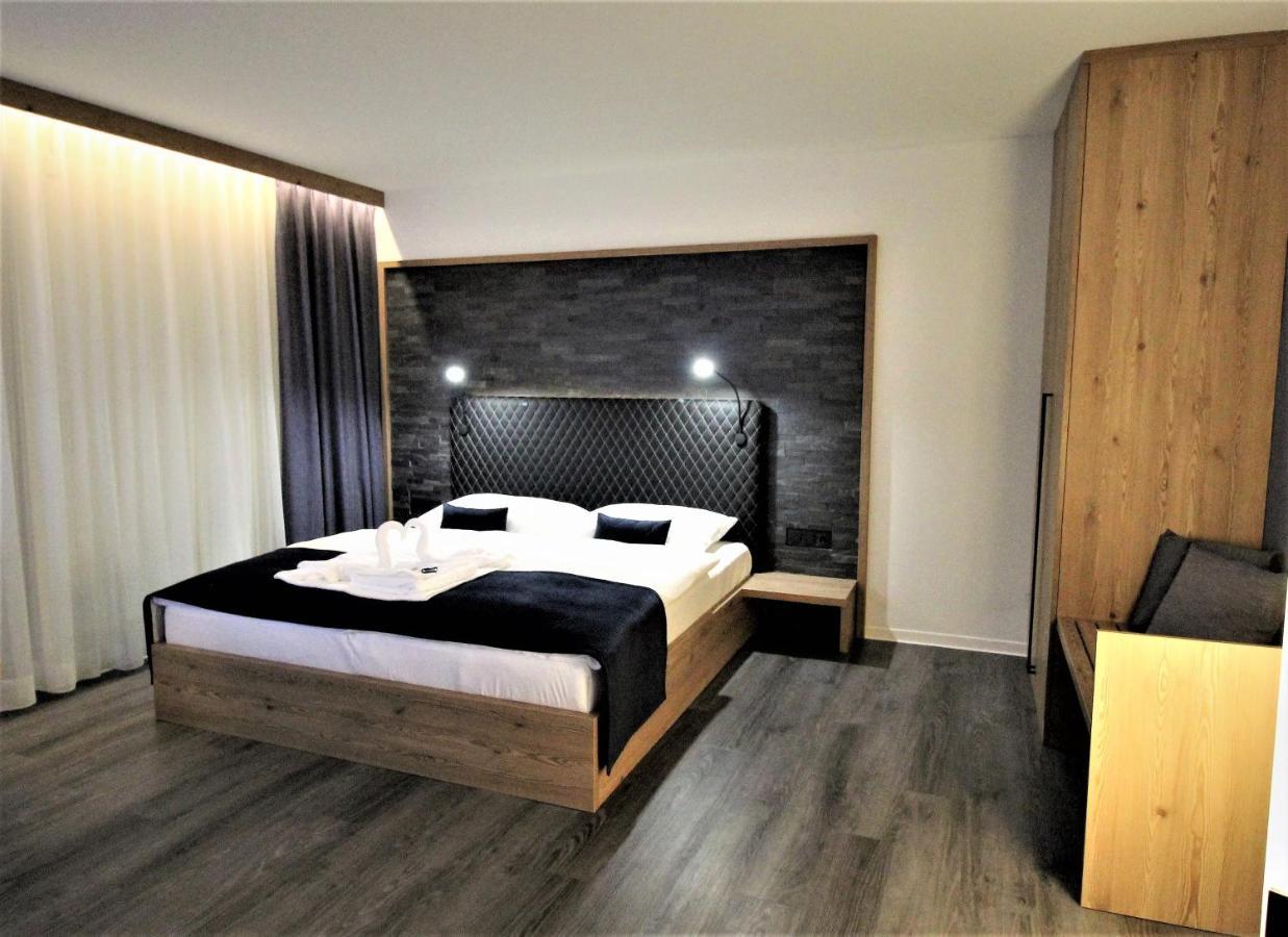 Art & Galerie Hotel Lenz Plauer See Fuenfseen Ngoại thất bức ảnh